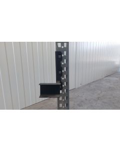 Halter f. Durchschubsicherung Agraffenwinkel Konsole, gebraucht | Meta | Ausf&uuml;hrung: links| Abmessung U-Profil: 120 x 77 x 38 mm | Passend f&uuml;r Kastenprofil: 85 x 50 mm | Paletten&uuml;berstand: 50 mm | Materialfarbe: anthrazit