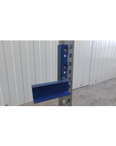 Halter f. Durchschubsicherung Agraffenwinkel Konsole, gebraucht | Meta | Ausf&uuml;hrung: blau | Abmessung U-Profil: 200 x 77 x 38 mm | Passend f&uuml;r Kastenprofil: 85 x 50 mm | Paletten&uuml;berstand: 50 mm | Materialfarbe: blau