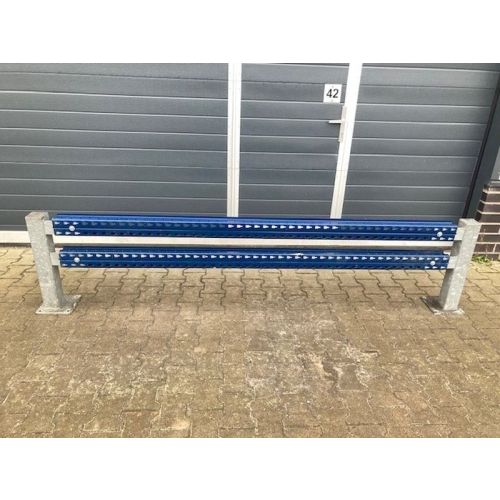 Anfahrschutzleitplanke Anfahrschutz Schutzplanke / Gesamtlänge: 2.575 mm / für Lichte Weite:  2.400 mm 