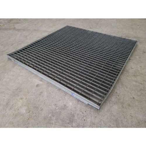 Gitterrost Regalrost Schwei&szlig;rost, gebraucht | Gesamttiefe: 1.110 mm | Gesamtbreite: 1.085 mm | Maschenweite: 65 x 31 mm | Bezeichnung: GR-166-A