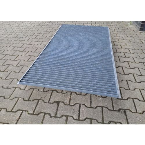eingelegtes Regalrost Gitterrost, gebraucht / Gesamtbreite: 1.790 mm / Gesamttiefe: 940 mm / Lichte Stützweite: 900 mm / feuerverzinkt / Bezeichnung: G10