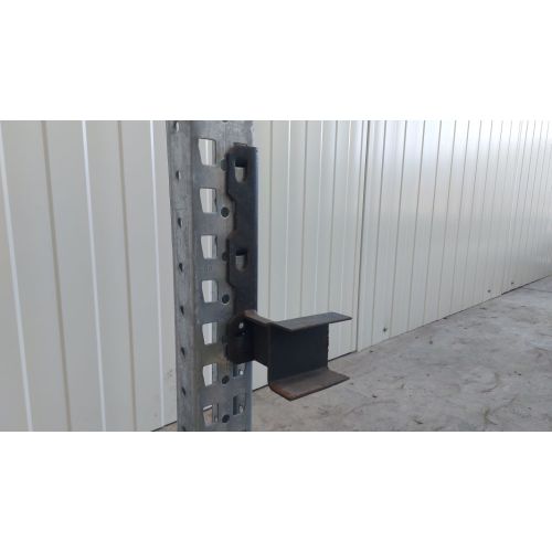 Halter f. Durchschubsicherung Agraffenwinkel Konsole, gebraucht | Meta | Ausführung: rechts | Abmessung U-Profil: 90 x 77 x 38 mm | Passend für Kastenprofil: 85 x 50 mm | Palettenüberstand: 50 mm | Materialfarbe: anthrazit