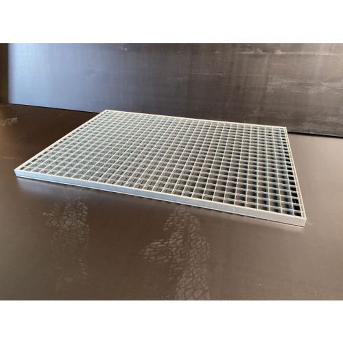 Pressrost Regalrost Gitterrost, neu / Gesamtbreite: 1.000 mm / Gesamttiefe: 700 mm / Maschenweite: 33 x 33 mm