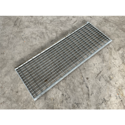eingelegtes Gitterrost Gitterrostboden, gebraucht | Gesamttiefe: 482 mm | Gesamtbreite: 1.270 mm | Maschenweite: 68 x 35 mm 