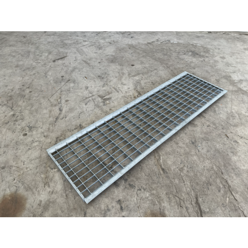 eingelegtes Gitterrost Gitterrostboden, gebraucht | Gesamttiefe: 382 mm | Gesamtbreite: 1.270 mm | Maschenweite: 68 x 35 mm 