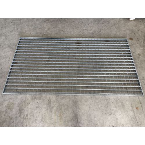 aufgelegtes Gitterrost Regalrost, gebraucht | Gesamttiefe: 2.365 mm | Gesamtbreite: 1.260 mm | Maschenweite: 68 x 68 mm | Bezeichnung: GR-141
