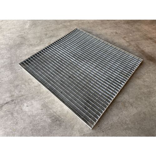 aufgelegtes Gitterrost Regalrost, gebraucht | Gesamttiefe: 1.113 mm | Gesamtbreite: 1.085 mm | Maschenweite: 68 x 33 mm | Bezeichnung: GR-156
