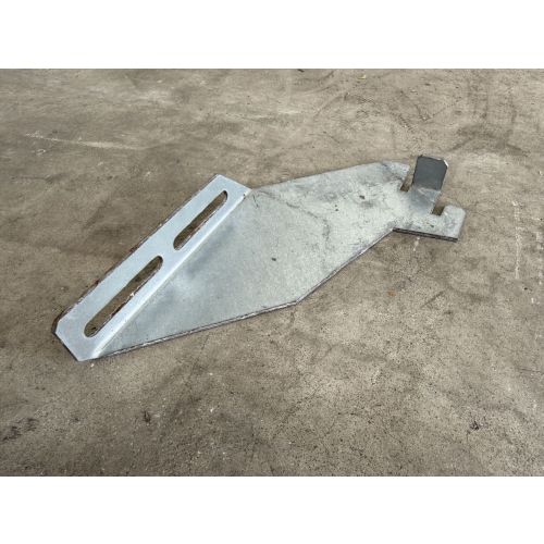 Halter f. Rückwandgitter Agraffenwinkel Konsole, gebraucht | Diagonallänge: 250 mm | Gesamtbreite: 110-74 mm | Überstand: 125 mm | sendzimir verzinkt
