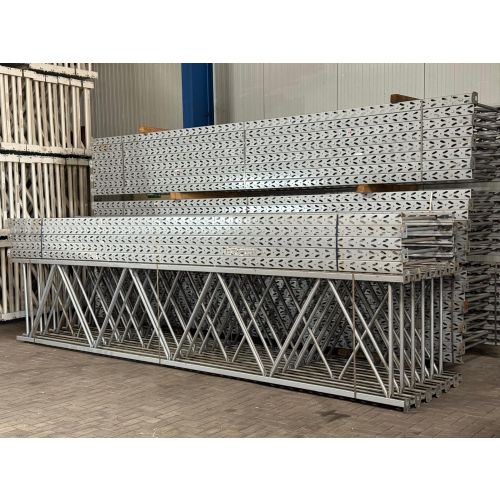 Palettenregalständer Regalständer gebraucht | Elektrolux | Rahmenprofil: C: 90 x 50 x 22 x 2,50 mm | Ständerhöhe: 5.105 mm | Ständertiefe: 990 mm | silbergrau