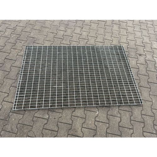 Aufgelegtes Schweißpressrost Gitterrost Regalrost, gebraucht | Gesamtbreite: 1.580 mm | Gesamttiefe: 995 mm | Maschenweite: 82 x 35 mm | Bezeichnung: GR-54