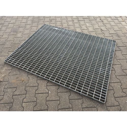 Aufgelegtes Schweißpressrost Gitterrost Regalrost, gebraucht | Gesamtbreite: 1.570 mm | Gesamttiefe: 1.245 mm | Maschenweite: 82 x 35 mm | Bezeichnung: GR-70