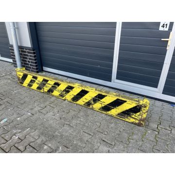 Anfahrschutzleitplanke Anfahrschutz Palettenregal, gebraucht / für Doppelregalreihen / Gesamtlänge: 2.685 mm / f. Regaltiefe 2.400 mm 