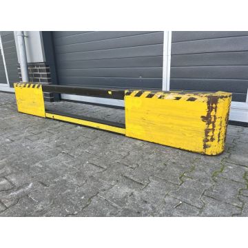 Anfahrschutzleitplanke Anfahrschutz Palettenregal, gebraucht / für Doppelregalreihen / Gesamtlänge: 2.690 mm / f. Regaltiefe 2.400 mm 