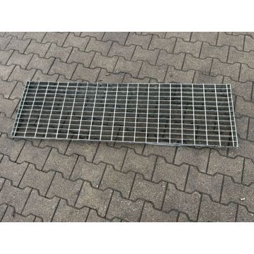 Aufgelegtes Schweißpressrost Gitterrost Regalrost, gebraucht | Gesamtbreite: 1.490 mm | Gesamttiefe: 450 mm | Maschenweite: 82 x 35 mm | Bezeichnung: GR-57