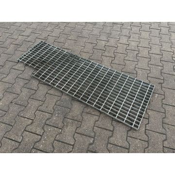 Aufgelegtes Schweißpressrost Gitterrost Regalrost, gebraucht | Gesamtbreite: 1.530 mm | Gesamttiefe: 515 mm | Maschenweite: 82 x 35 mm | Bezeichnung: GR-58