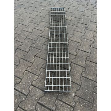 Aufgelegtes Schweißpressrost Gitterrost Regalrost, gebraucht | Gesamtbreite: 1.380 mm | Gesamttiefe: 245 mm | Maschenweite: 82 x 35 mm | Bezeichnung: GR-60