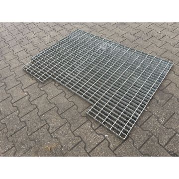 Aufgelegtes Schweißpressrost Gitterrost Regalrost, gebraucht | Gesamtbreite: 1.380 mm | Gesamttiefe: 1.000 mm | Maschenweite: 82 x 35 mm | Bezeichnung: GR-68