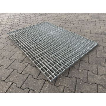 Aufgelegtes Schweißpressrost Gitterrost Regalrost, gebraucht | Gesamtbreite: 1.380 mm | Gesamttiefe: 1.000 mm | Maschenweite: 82 x 35 mm | Bezeichnung: GR-69