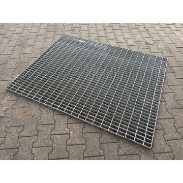 Aufgelegtes Schweißpressrost Gitterrost Regalrost, gebraucht | Gesamtbreite: 1.570 mm | Gesamttiefe: 1.245 mm | Maschenweite: 82 x 35 mm | Bezeichnung: GR-70
