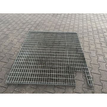 Aufgelegtes Schweißpressrost Gitterrost Regalrost, gebraucht | Gesamtbreite: 1.495 mm | Gesamttiefe: 1.335 mm | Maschenweite: 82 x 35 mm | Bezeichnung: GR-71