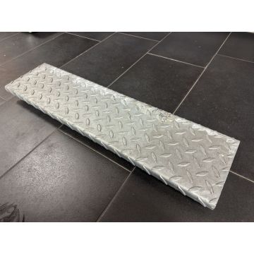 Tränenblechstufen Stufe Treppenstufe / II. Wahl / Stufenbreite: 800 mm / Stufentiefe: 200 mm / feuerverzinkt