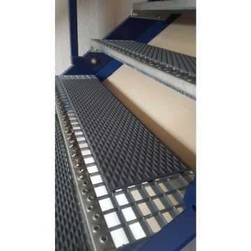 Gitterrostauflage für Gitterroststufen, Pressroststufen / Kunststoff / 800 x 200 mm (BxT) / Neu 