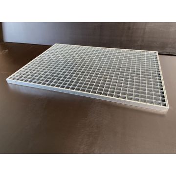 Pressrost Regalrost Gitterrost, neu / Gesamtbreite: 700 mm / Gesamttiefe: 1.000 mm / Maschenweite: 33 x 33 mm