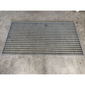 aufgelegtes Gitterrost Regalrost, gebraucht | Gesamttiefe: 2.365 mm | Gesamtbreite: 1.260 mm | Maschenweite: 68 x 68 mm | Bezeichnung: GR-141