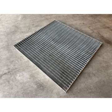 aufgelegtes Gitterrost Regalrost, gebraucht | Gesamttiefe: 1.113 mm | Gesamtbreite: 1.085 mm | Maschenweite: 68 x 33 mm | Bezeichnung: GR-156