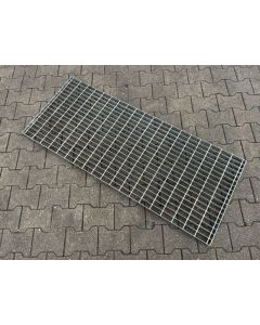 Aufgelegtes Schweißpressrost Gitterrost Regalrost, gebraucht | Gesamtbreite: 1.490 mm | Gesamttiefe: 620 mm | Maschenweite: 82 x 35 mm | Bezeichnung: GR-61