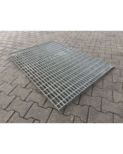Aufgelegtes Schweißpressrost Gitterrost Regalrost, gebraucht | Gesamtbreite: 1.380 mm | Gesamttiefe: 1.000 mm | Maschenweite: 82 x 35 mm | Bezeichnung: GR-69
