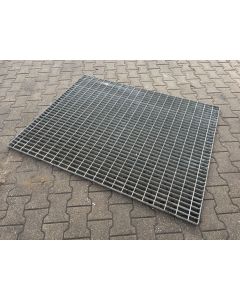 Aufgelegtes Schweißpressrost Gitterrost Regalrost, gebraucht | Gesamtbreite: 1.570 mm | Gesamttiefe: 1.245 mm | Maschenweite: 82 x 35 mm | Bezeichnung: GR-70