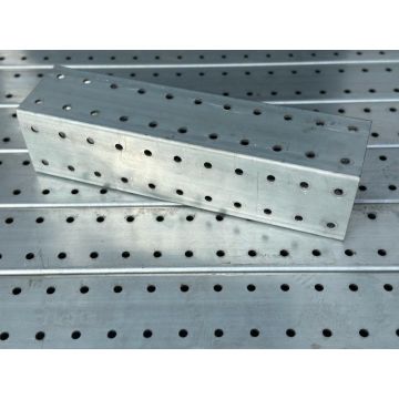 Vierkantrohr Stahlrohr Vierkantprofil, gebraucht | Profilabm.: 140 x 140 mm | Bohrlochraster: 75 x 50 mm | Gesamthöhe: 5.560 mm | sendzimir verzinkt