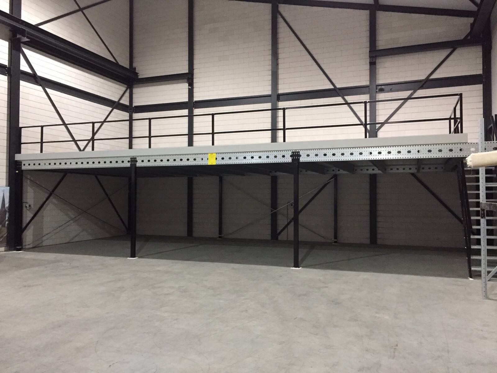 Lagerbühne Lagerboden Stahlbühne Podest 4,00 x 10,00 m Tragkraft 500 Kg